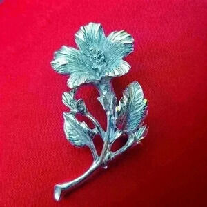 Silver tone vintage flower brooch